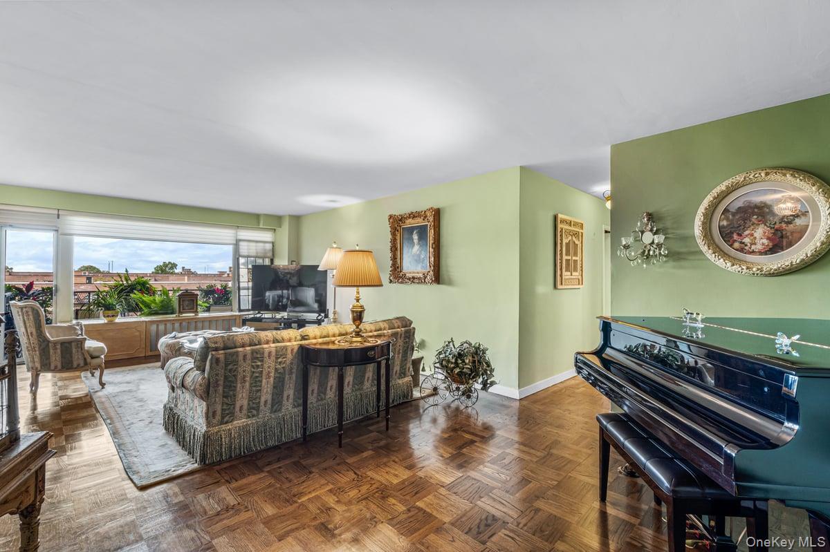 166-25 Powells Cove Boulevard, Unit 9E