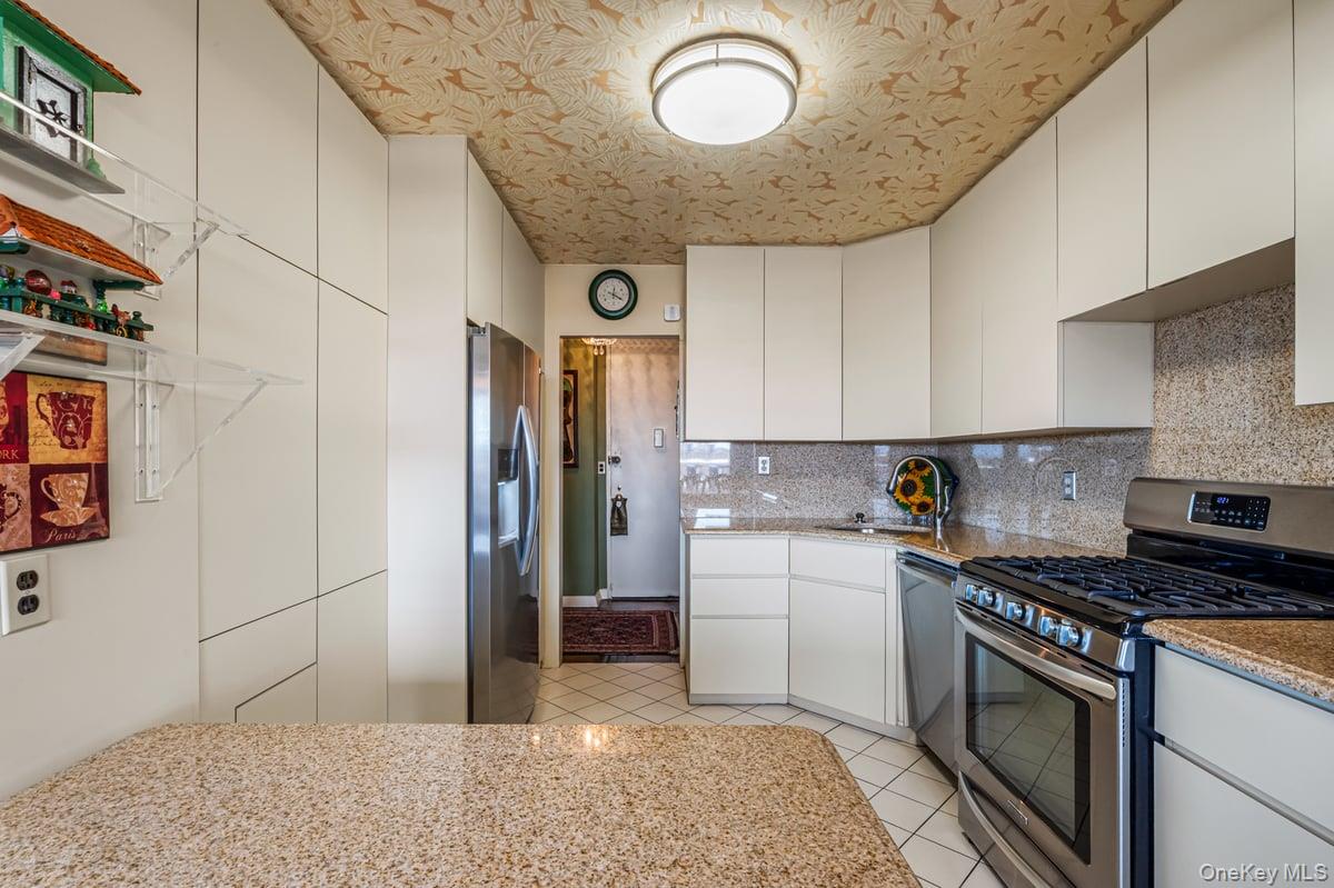 166-25 Powells Cove Boulevard, Unit 9E photo 19