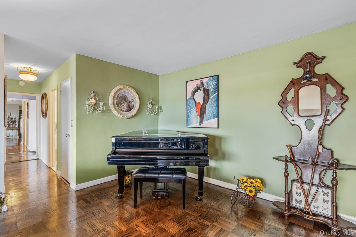 166-25 Powells Cove Boulevard, Unit 9E photo 5