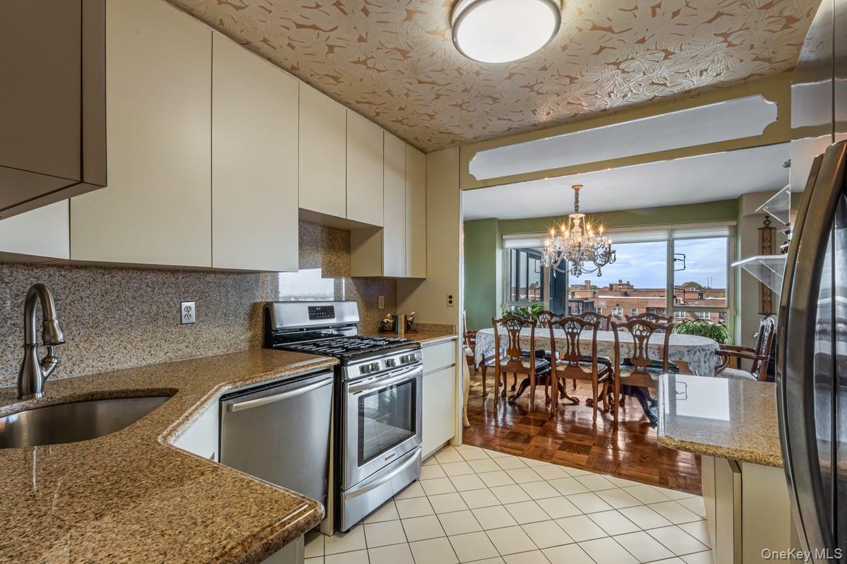 166-25 Powells Cove Boulevard, Unit 9E photo 21