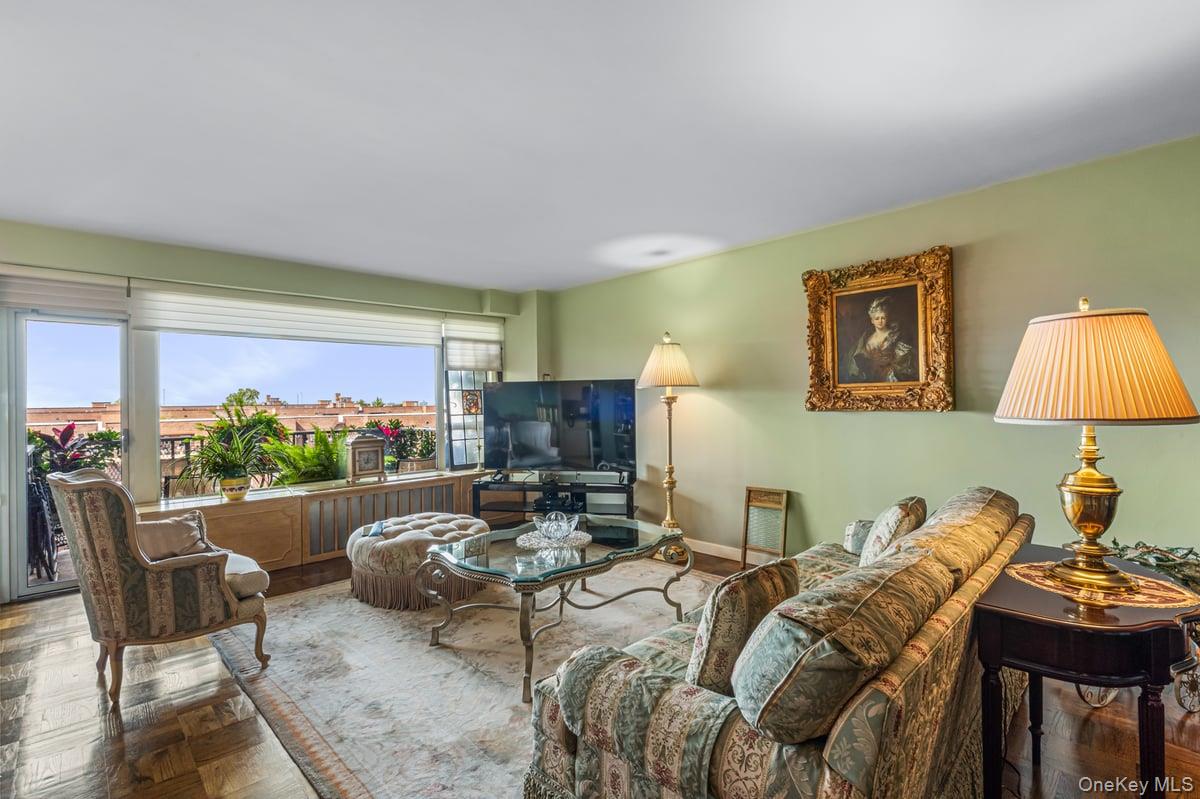 166-25 Powells Cove Boulevard, Unit 9E photo 8