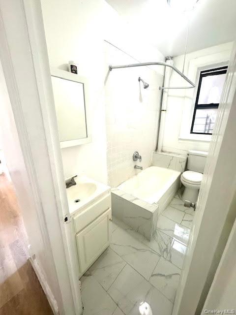 30 Macombs Place, Unit 24 photo 13
