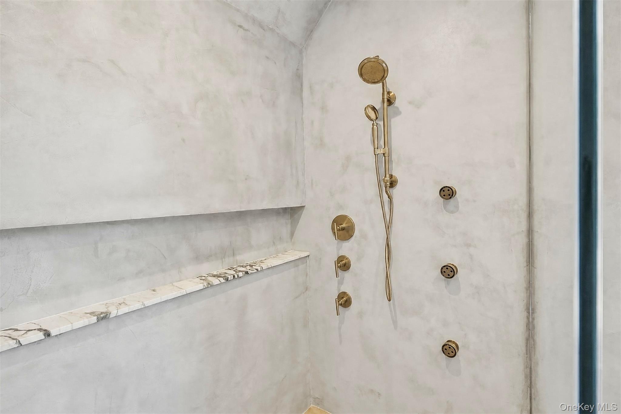 12 Landing Lane – For Sale photo 24