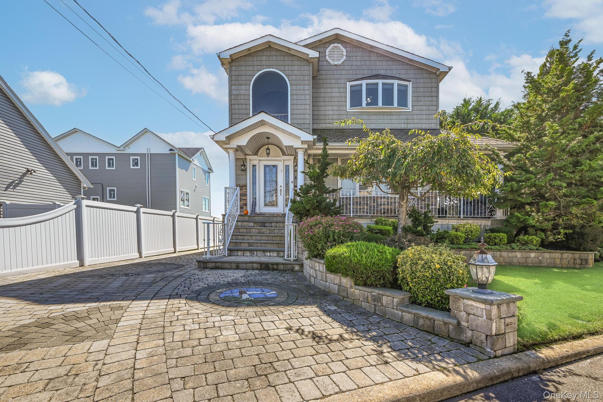 3664 Somerset Drive – For Sale