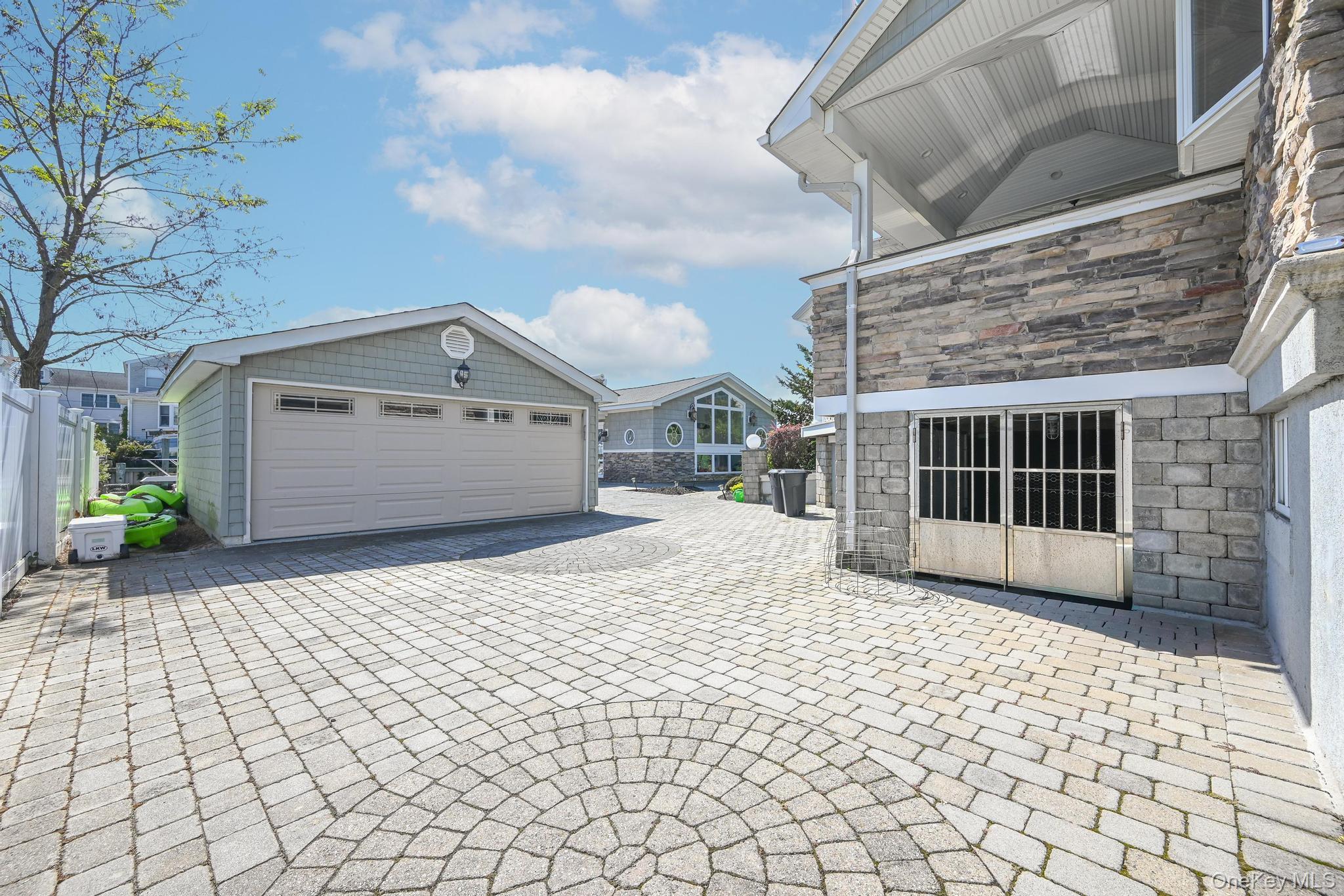 3664 Somerset Drive – For Sale photo 24