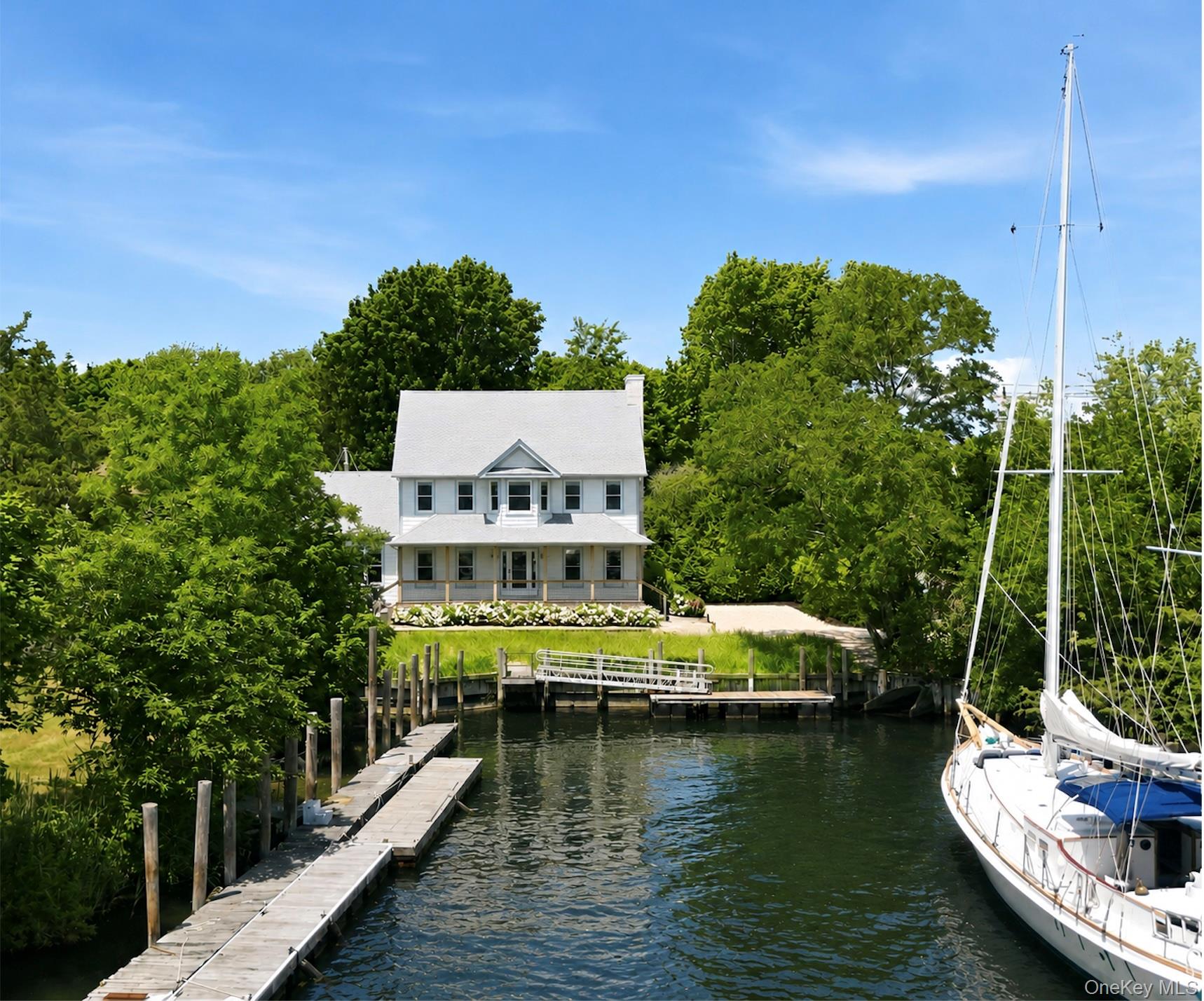 980 Manhanset Avenue – For Sale