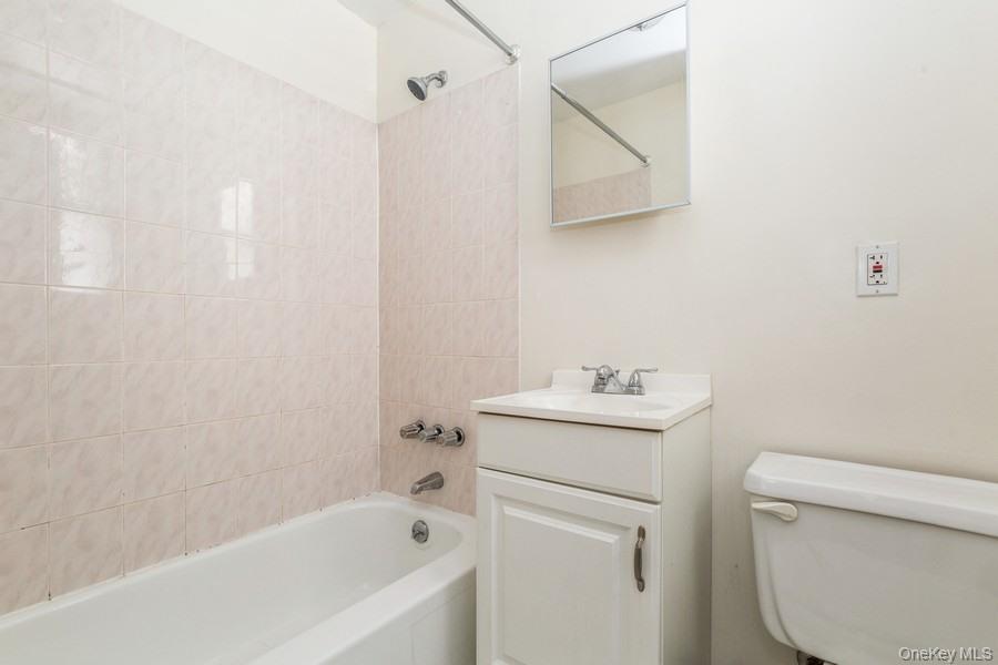 41-32 53rd Street – For Sale photo 11