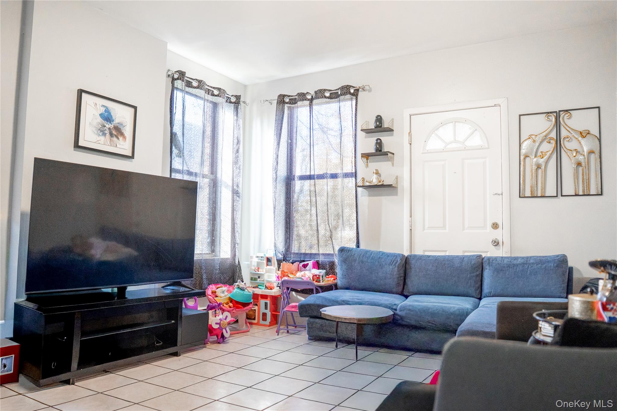 279 S Broadway – For Sale
