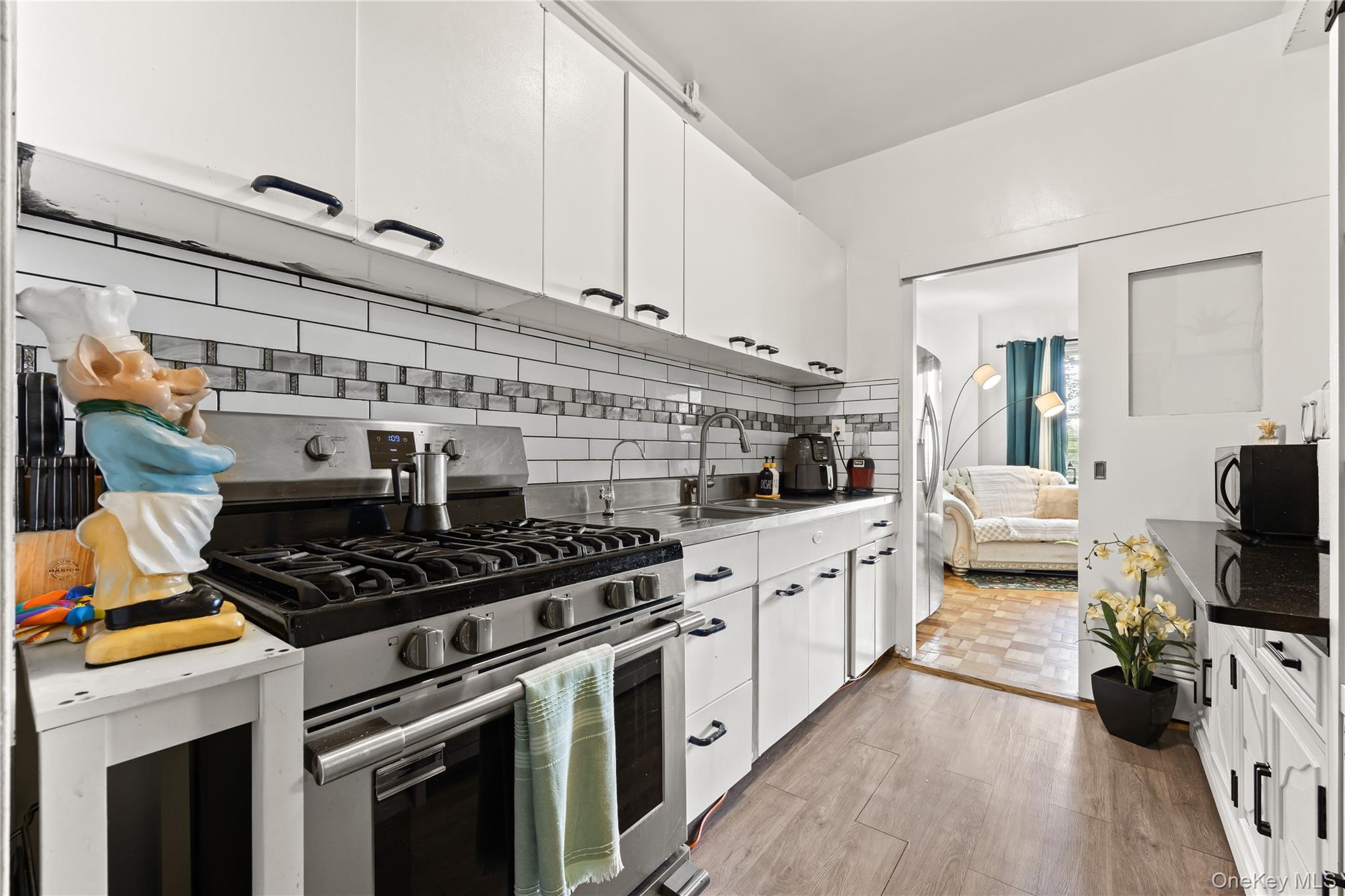 3 Fordham Hill Oval, Unit 3C photo 9
