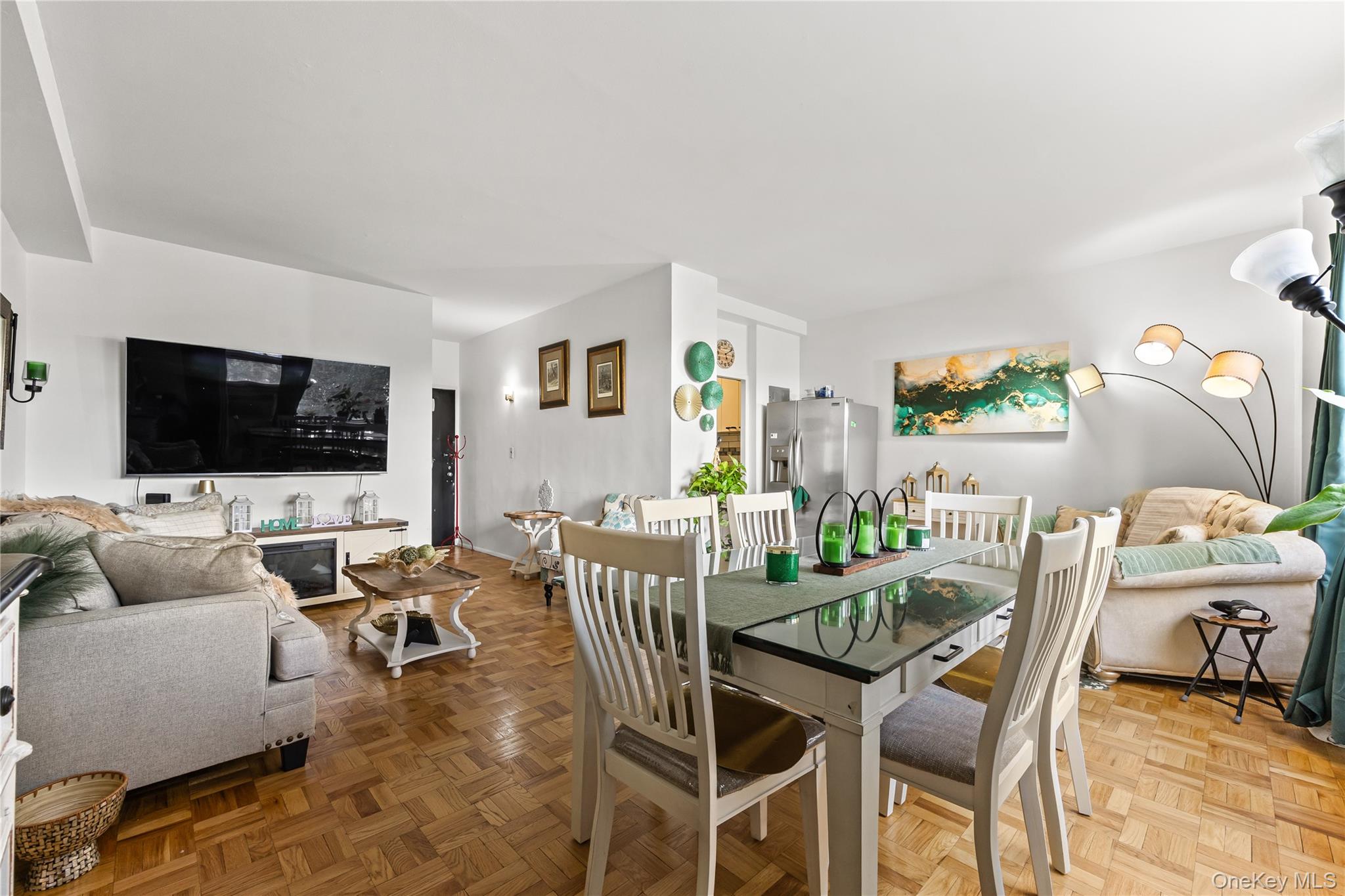 3 Fordham Hill Oval, Unit 3C photo 2