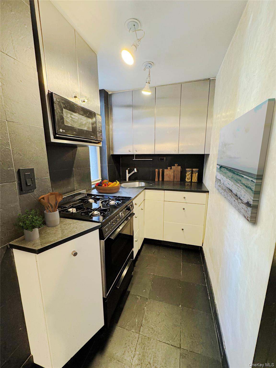 333 E 53rd Street, Unit 5C photo 12