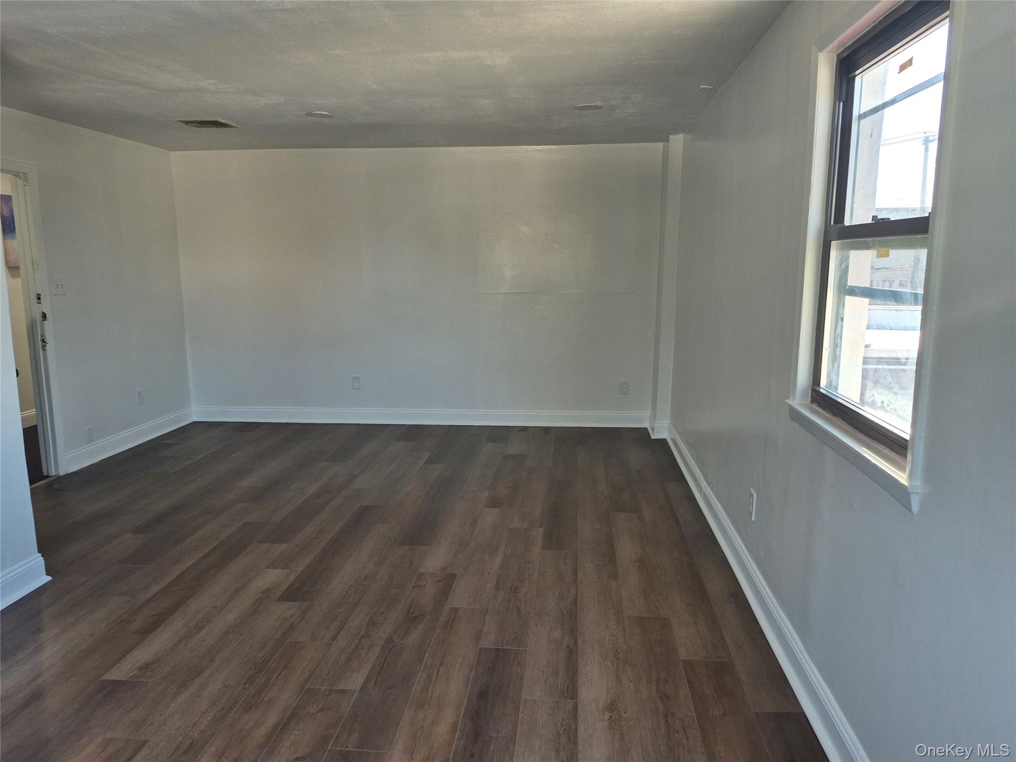 475 W Merrick Road – For Rent photo 5