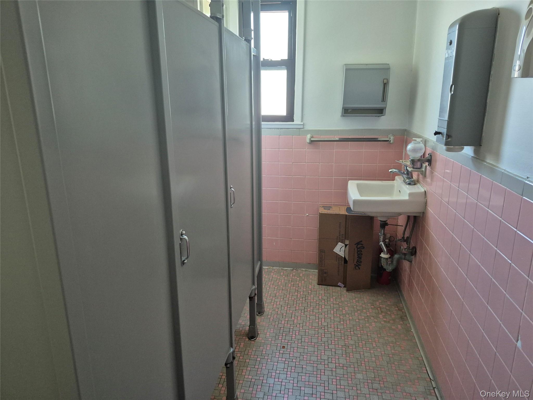 475 W Merrick Road – For Rent photo 7