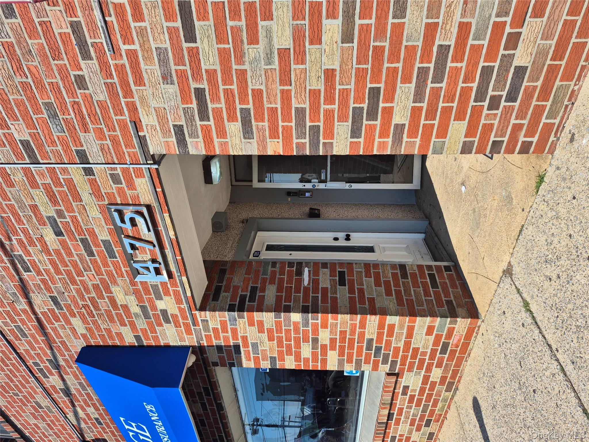 475 W Merrick Road – For Rent