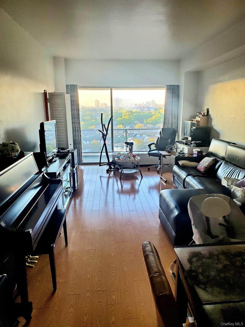 61-20 Grand Central Parkway, Unit B1501