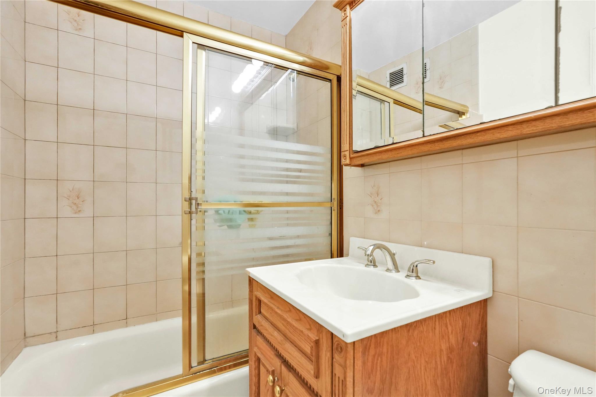6120 Grand Central Parkway, Unit B605 photo 18