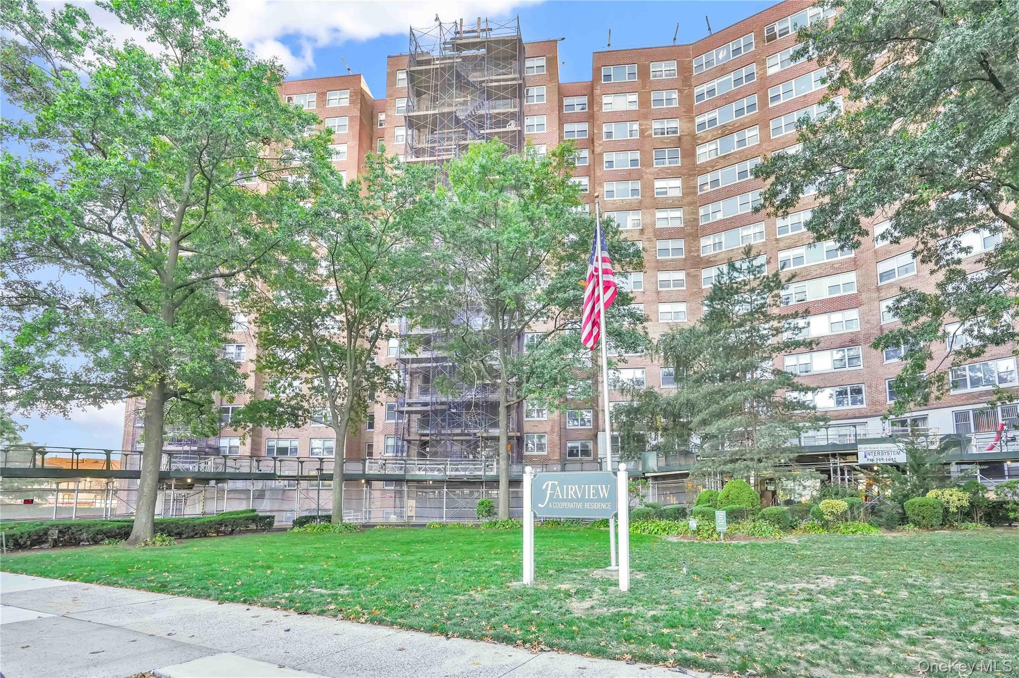 6120 Grand Central Parkway, Unit B605