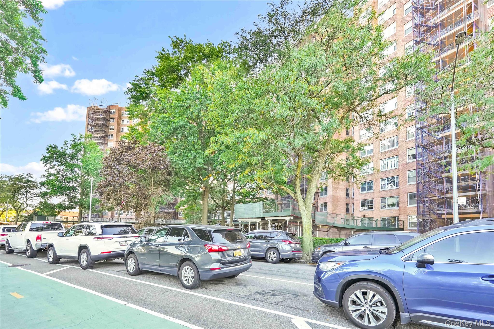 6120 Grand Central Parkway, Unit B605 photo 2
