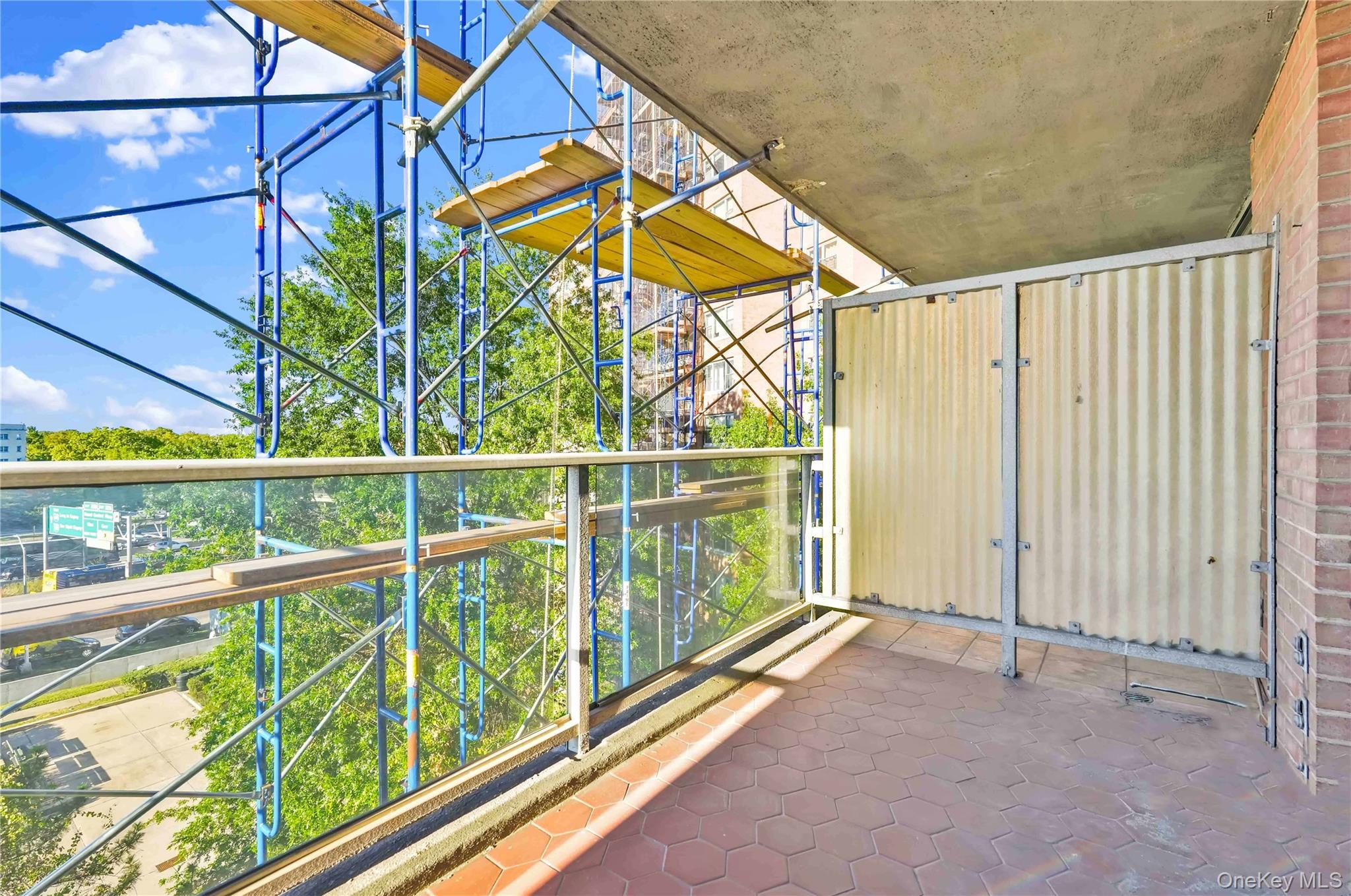 6120 Grand Central Parkway, Unit B605 photo 19