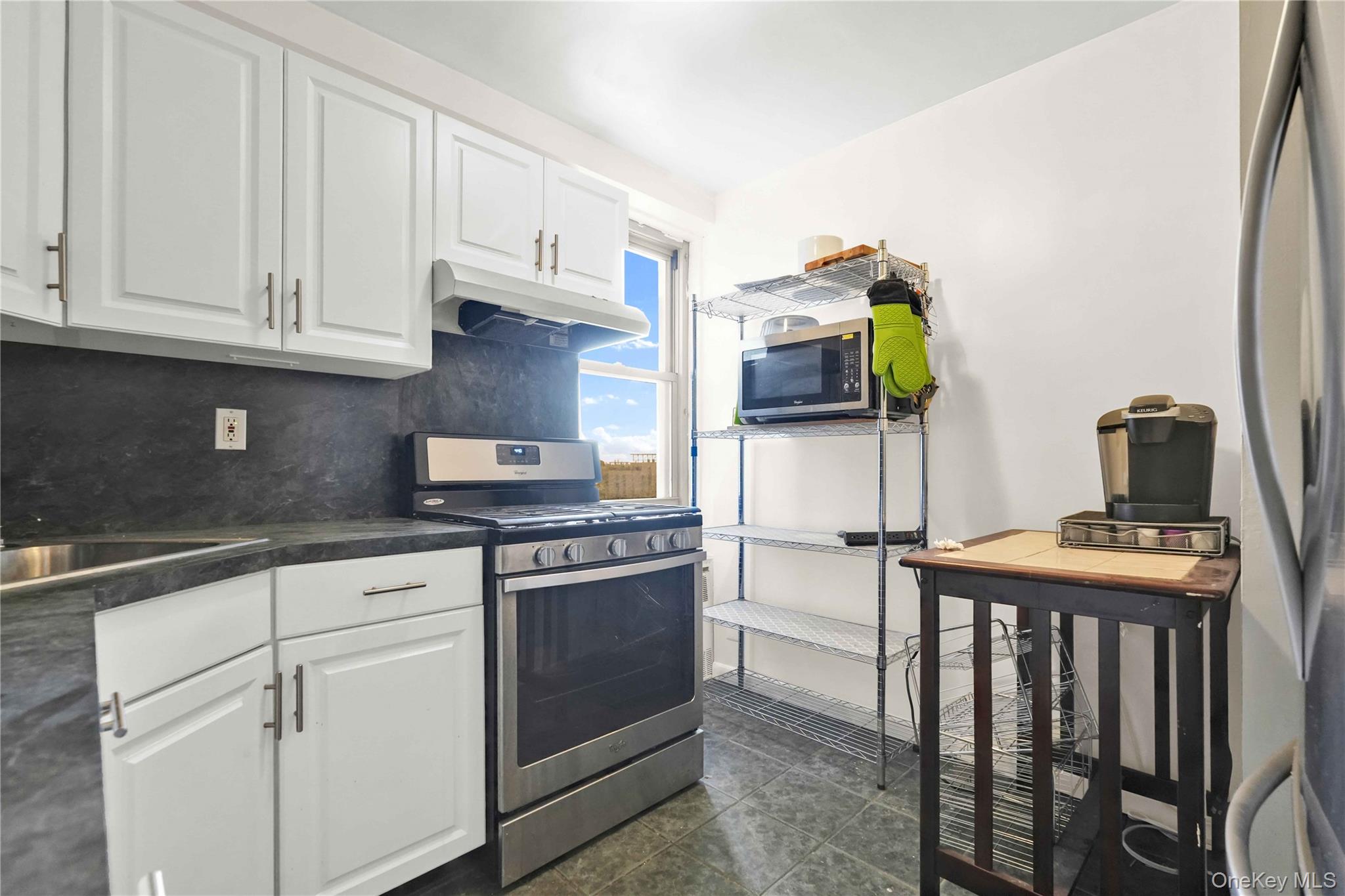 6120 Grand Central Parkway, Unit B605 photo 9