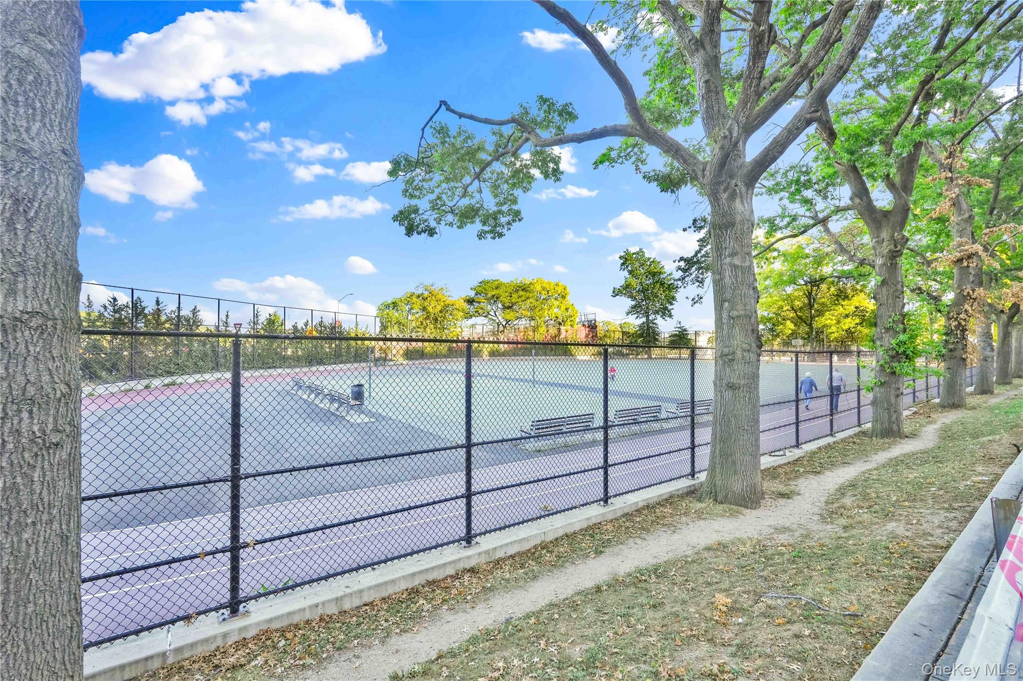 6120 Grand Central Parkway, Unit B605 photo 23