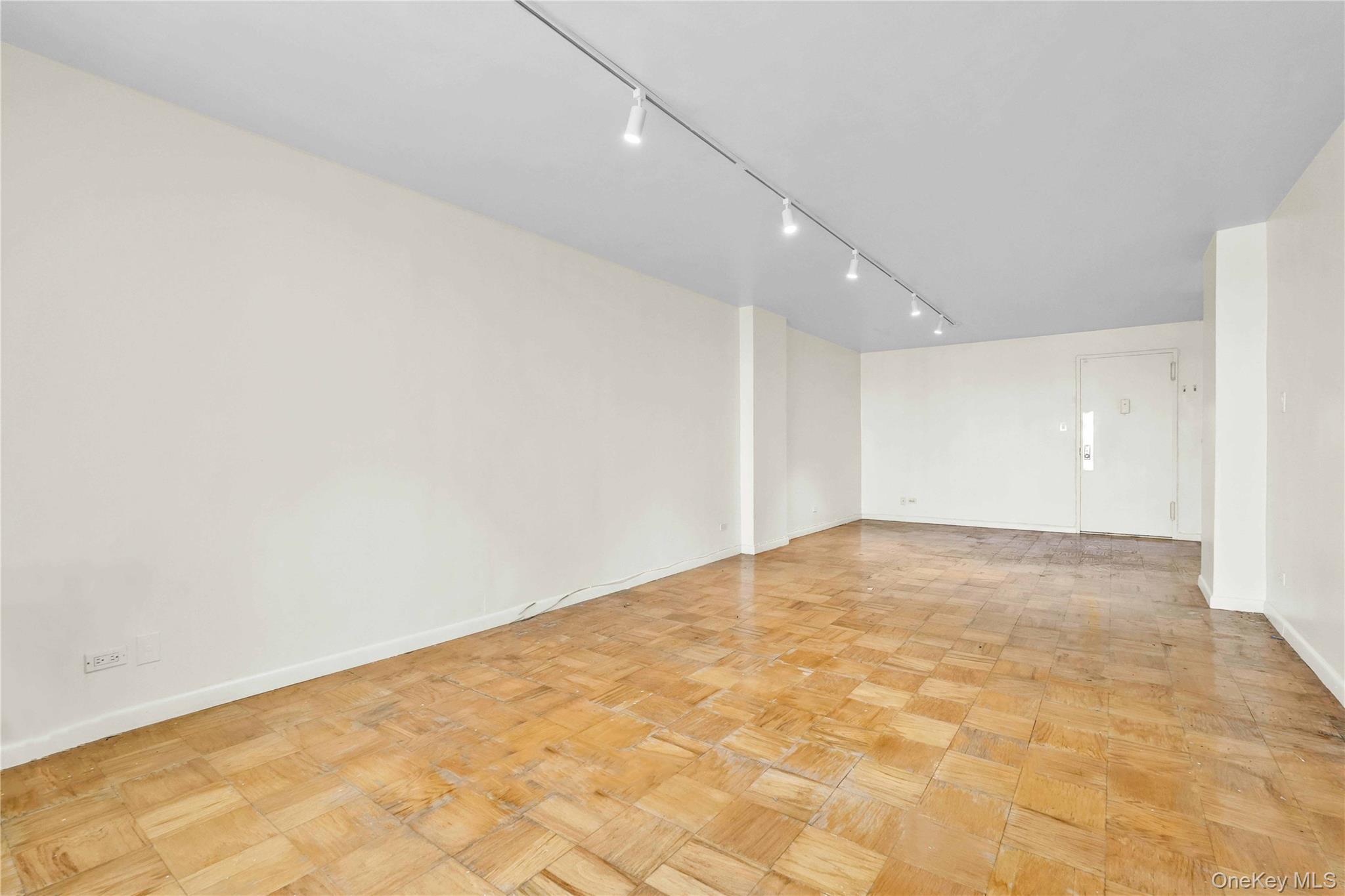 6120 Grand Central Parkway, Unit B605 photo 4
