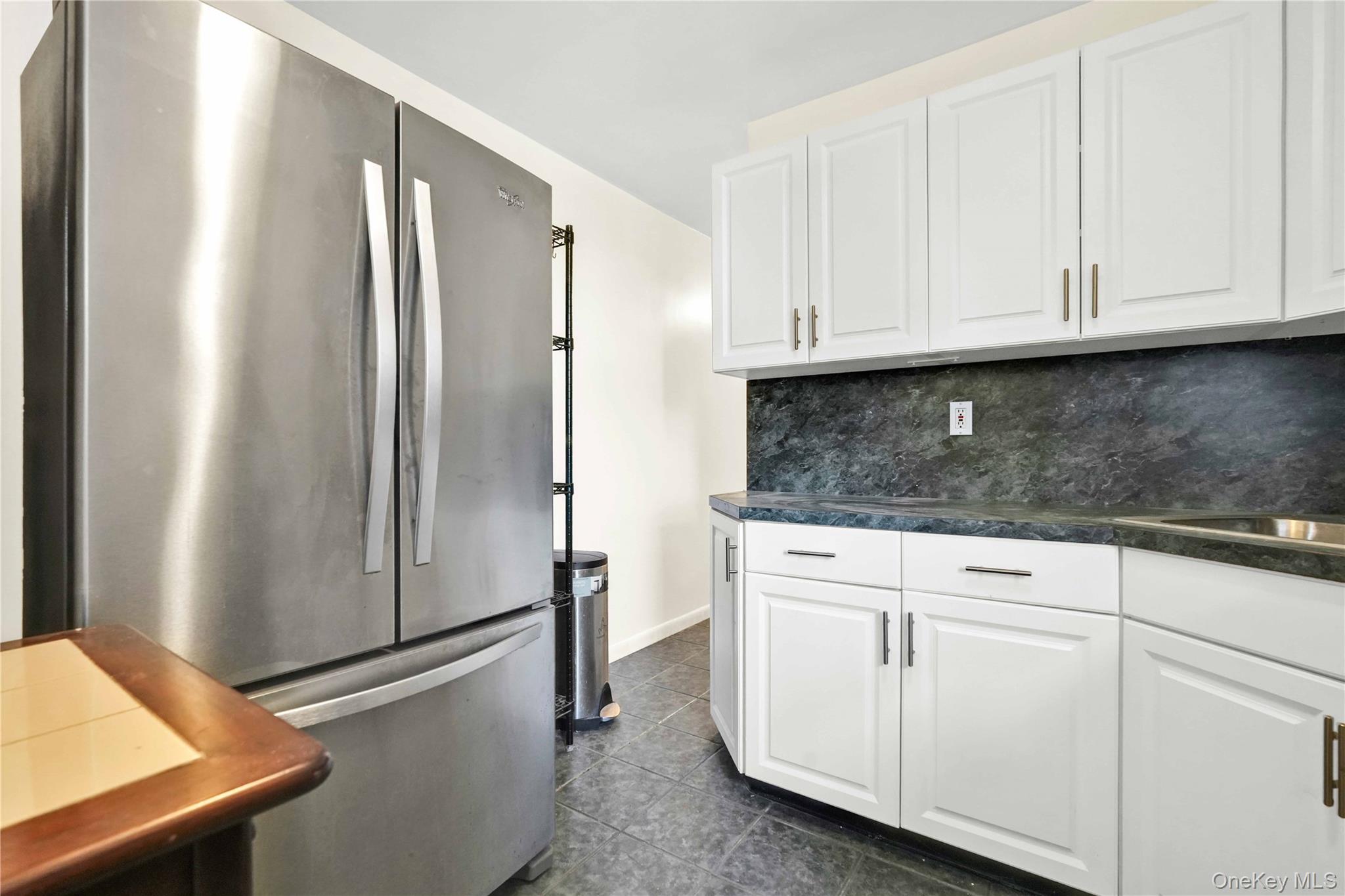 6120 Grand Central Parkway, Unit B605 photo 10