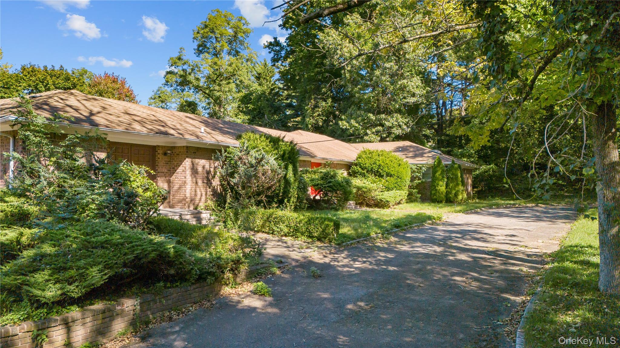 169 Middle Neck Road – For Sale photo 8