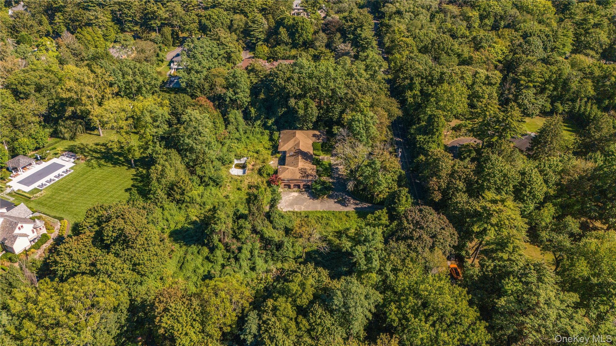 169 Middle Neck Road – For Sale photo 4