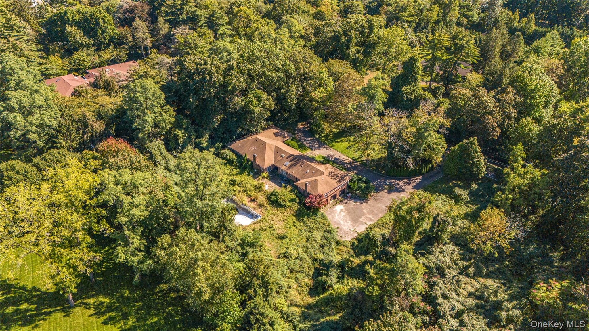 169 Middle Neck Road – For Sale photo 6