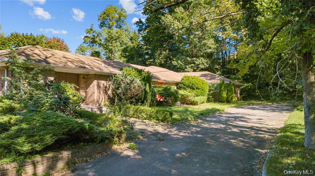 169 Middle Neck Road – For Sale photo 8
