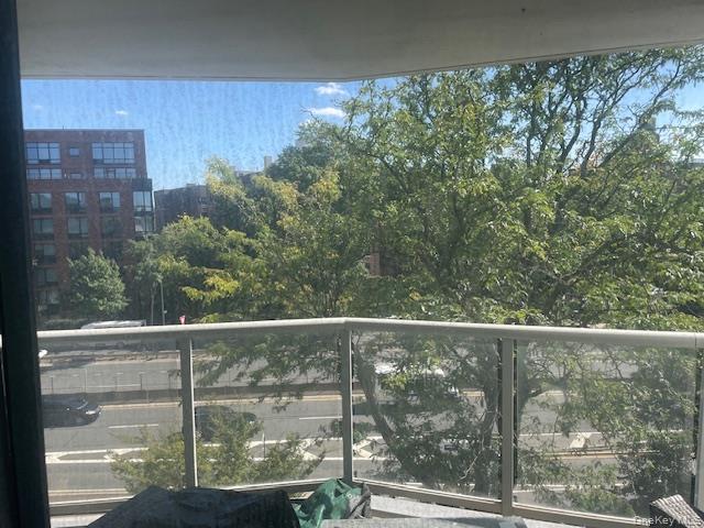 3333 Henry Hudson Parkway, Unit 5T photo 2