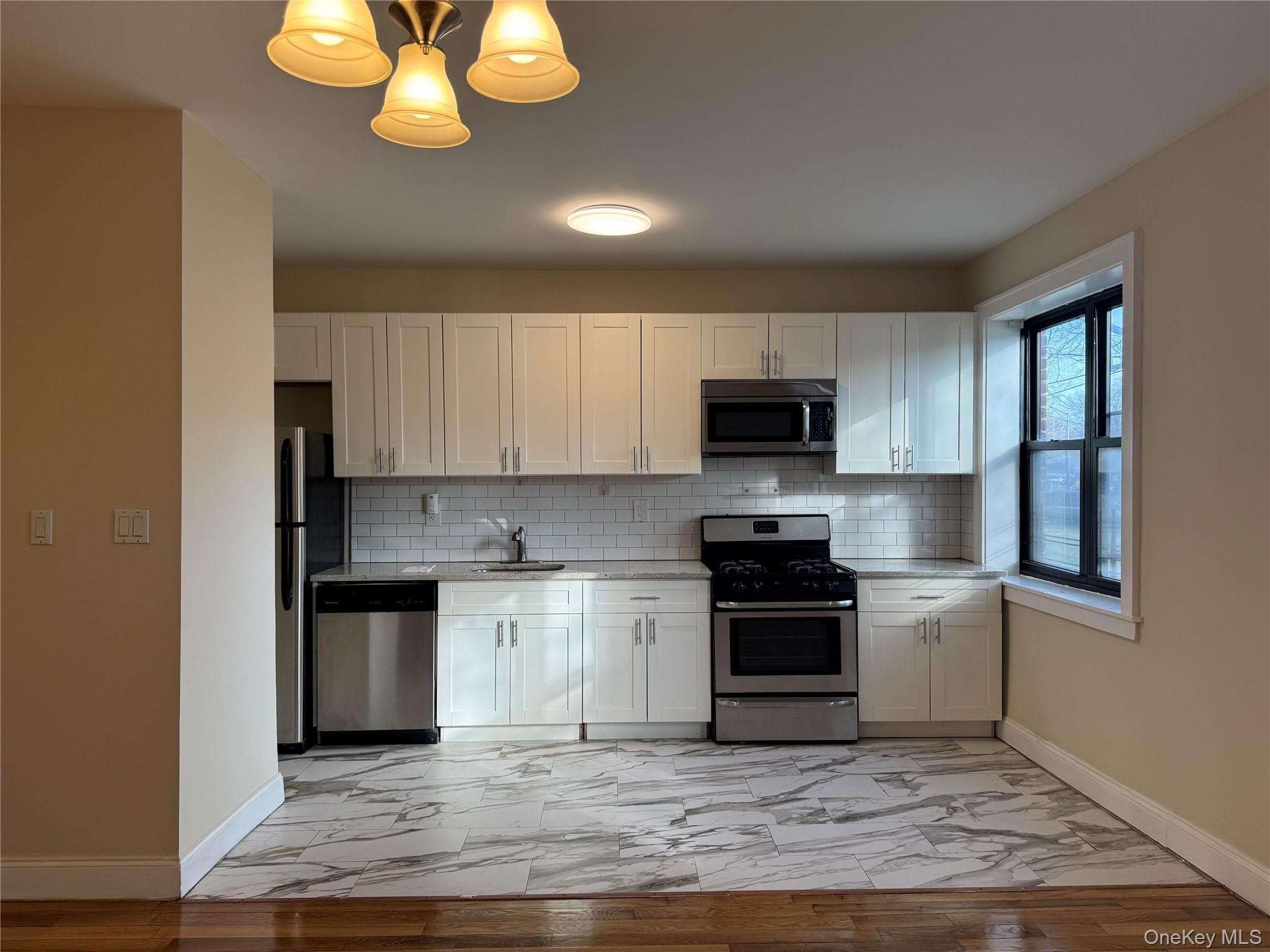 110 Stonelea Place, Unit 1B photo 2