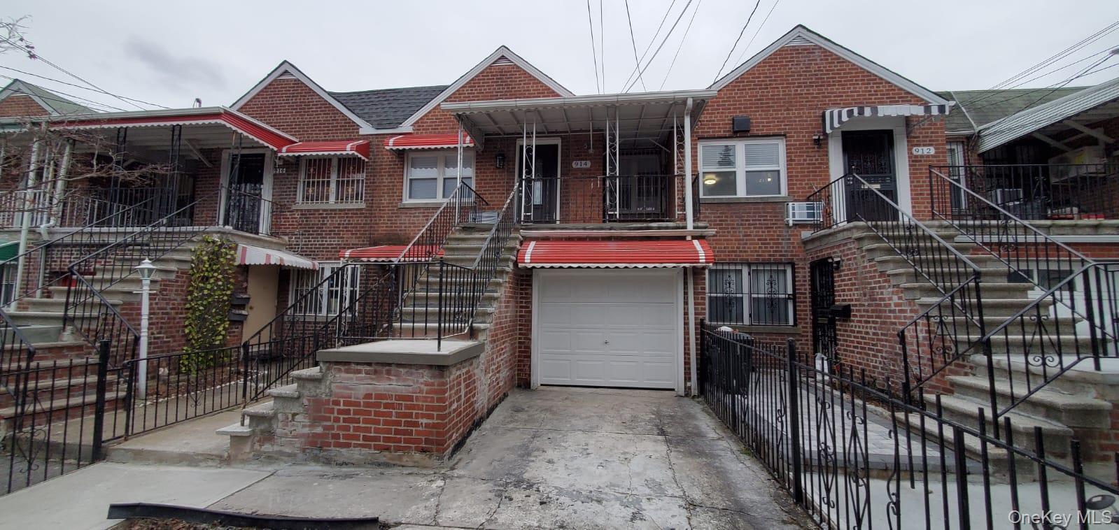 914 Duncan Street – For Sale