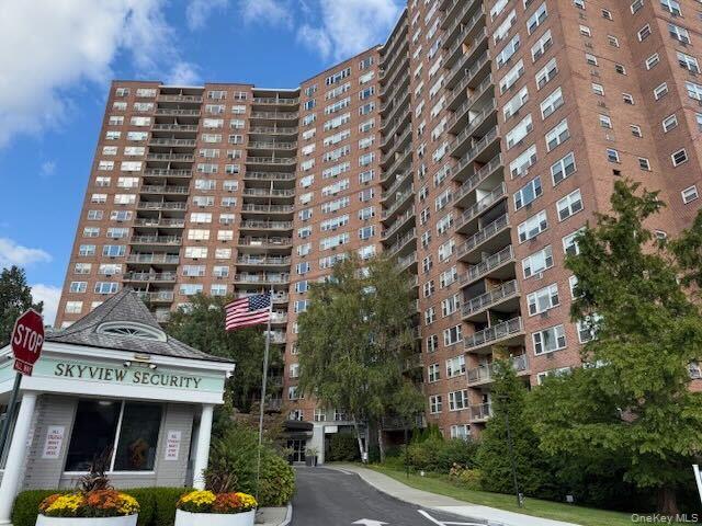 5700 Arlington Avenue, Unit 4V