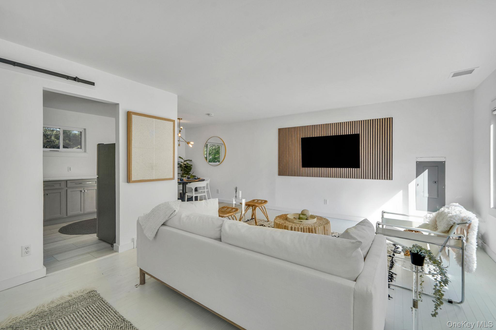 138 West Tiana Road – For Rent photo 4