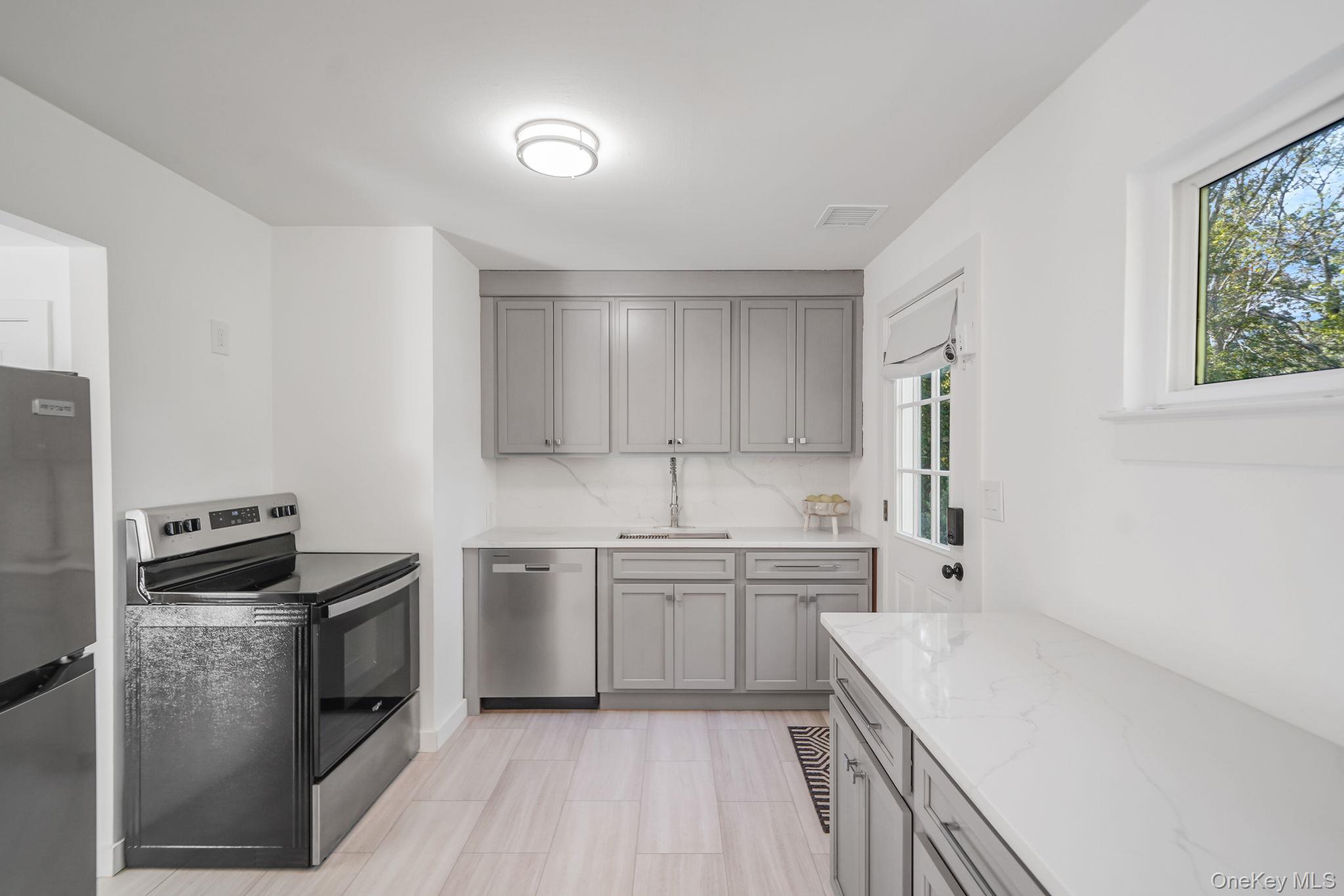 138 West Tiana Road – For Rent photo 8
