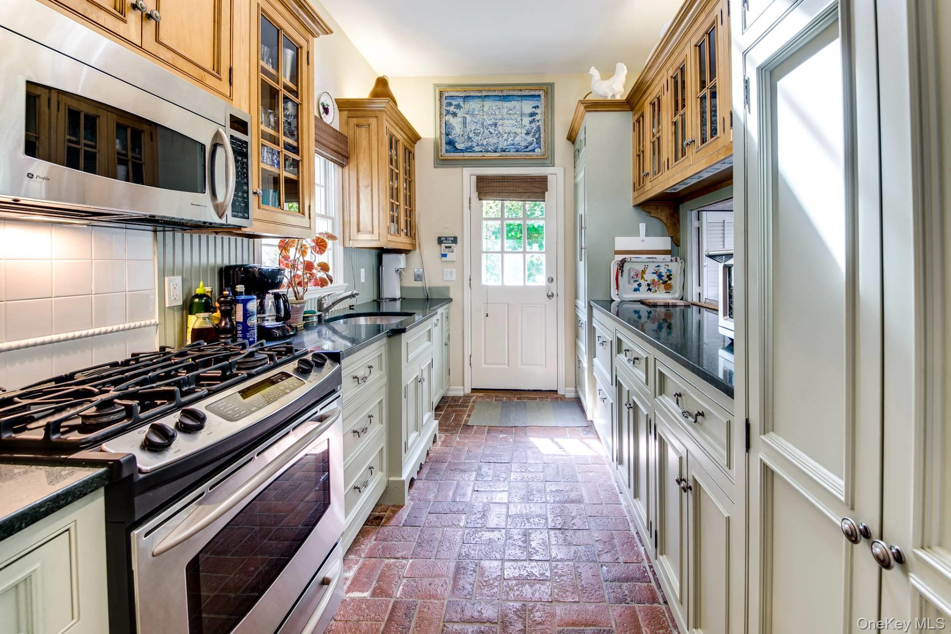 641 Montauk Highway – For Rent photo 10