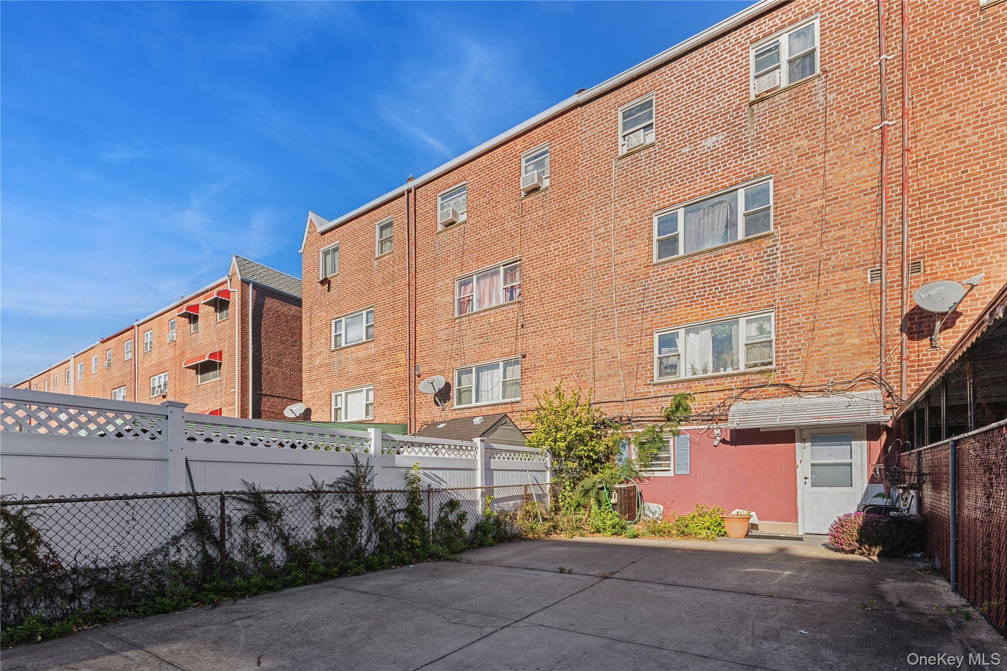980 Jerome Street – For Sale photo 21
