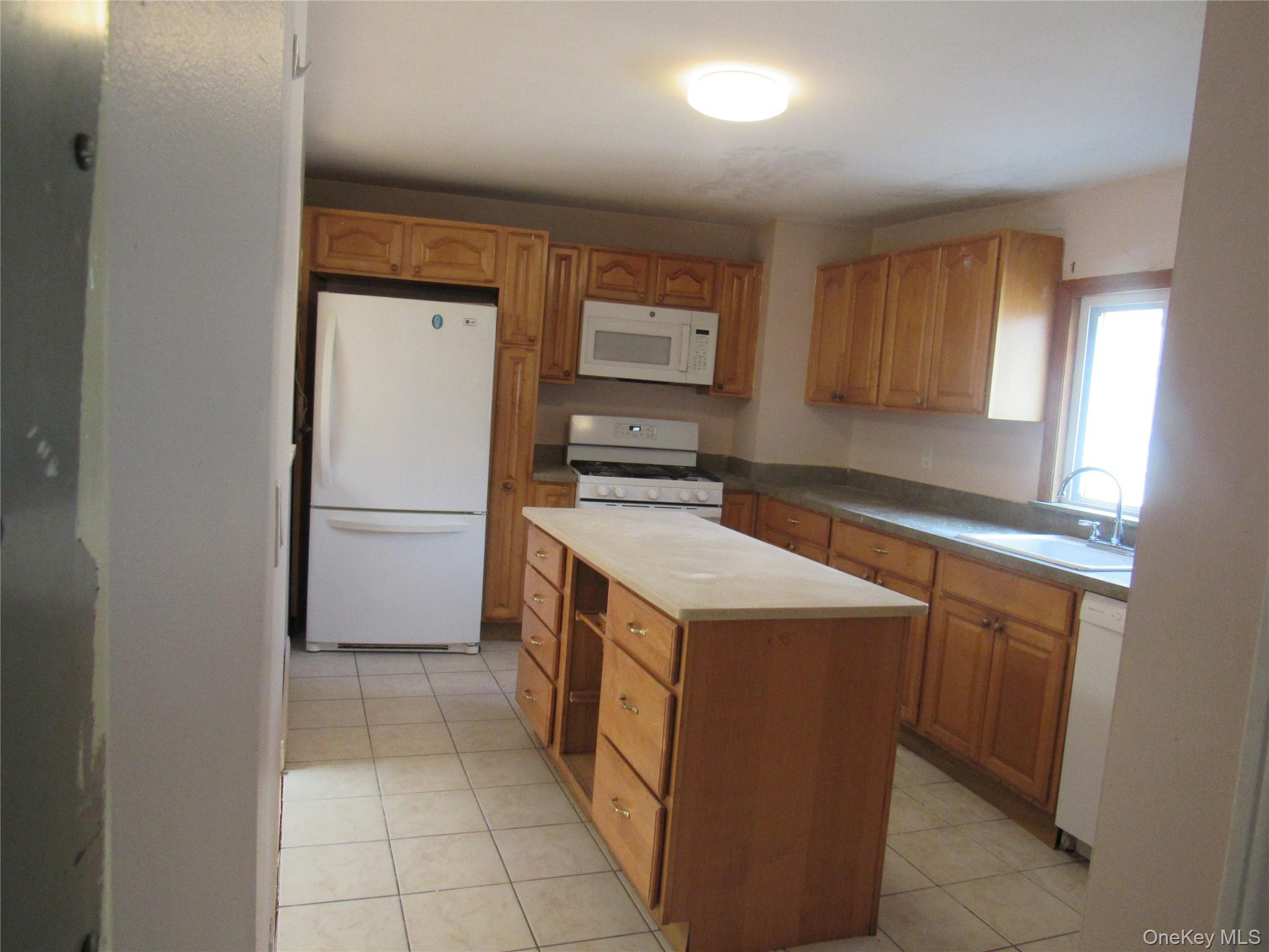 6 Broadway – For Sale photo 4