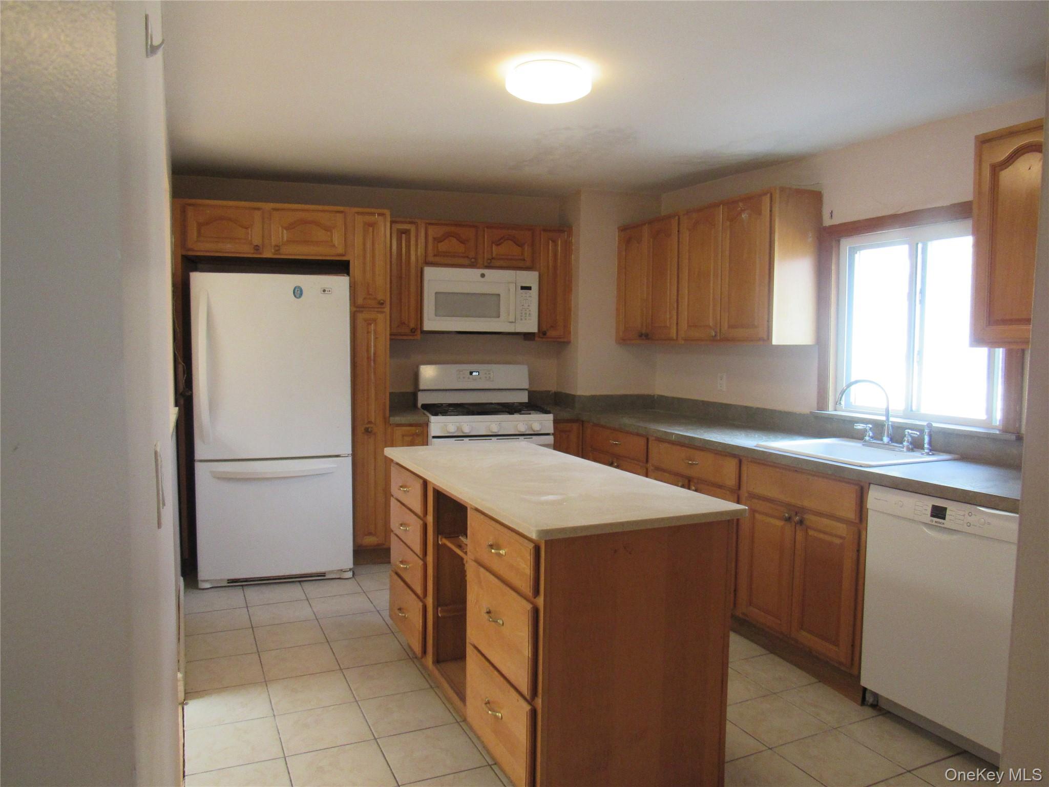 6 Broadway – For Sale photo 3