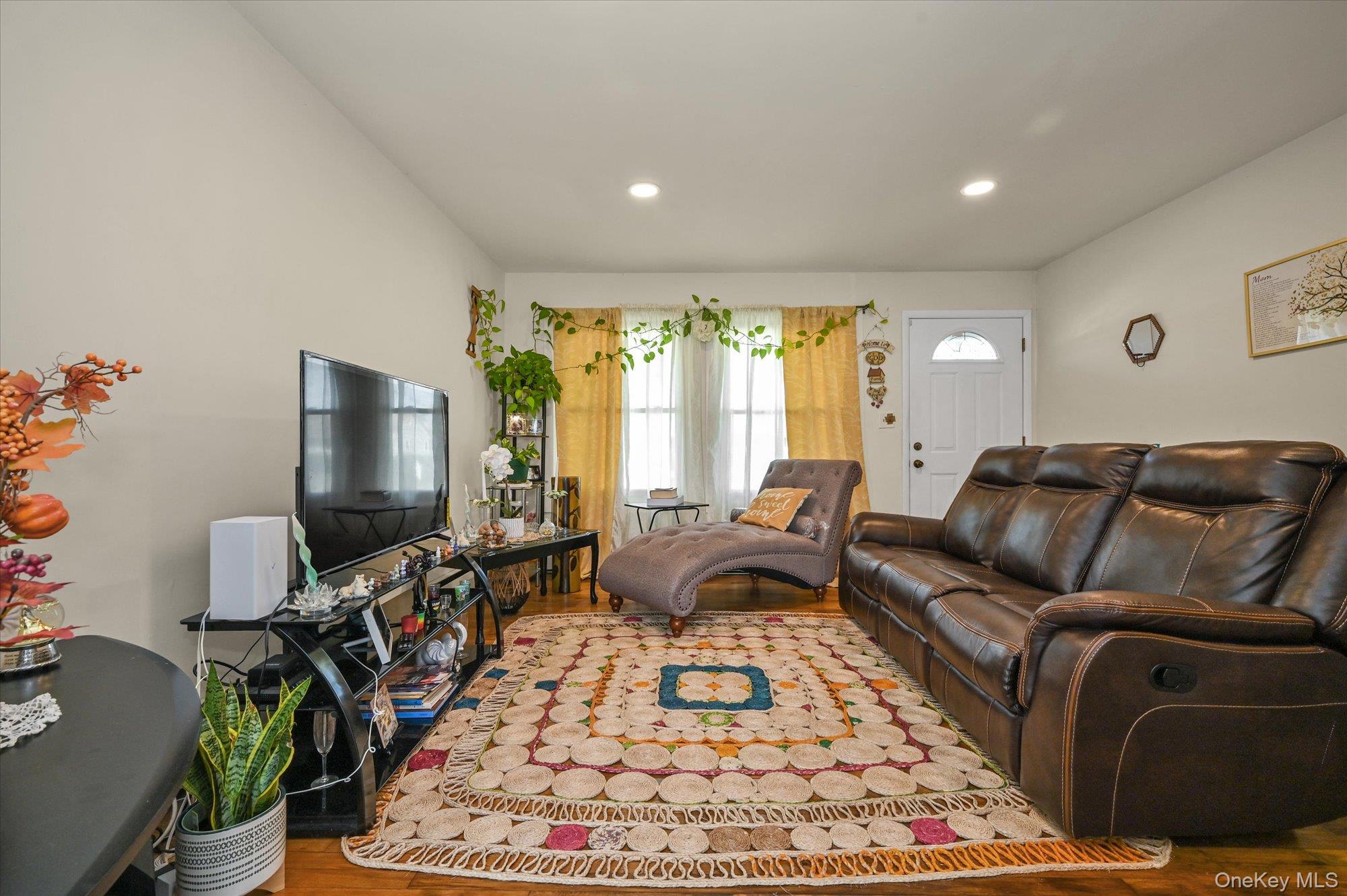 16 E Chestnut Street – For Sale photo 2