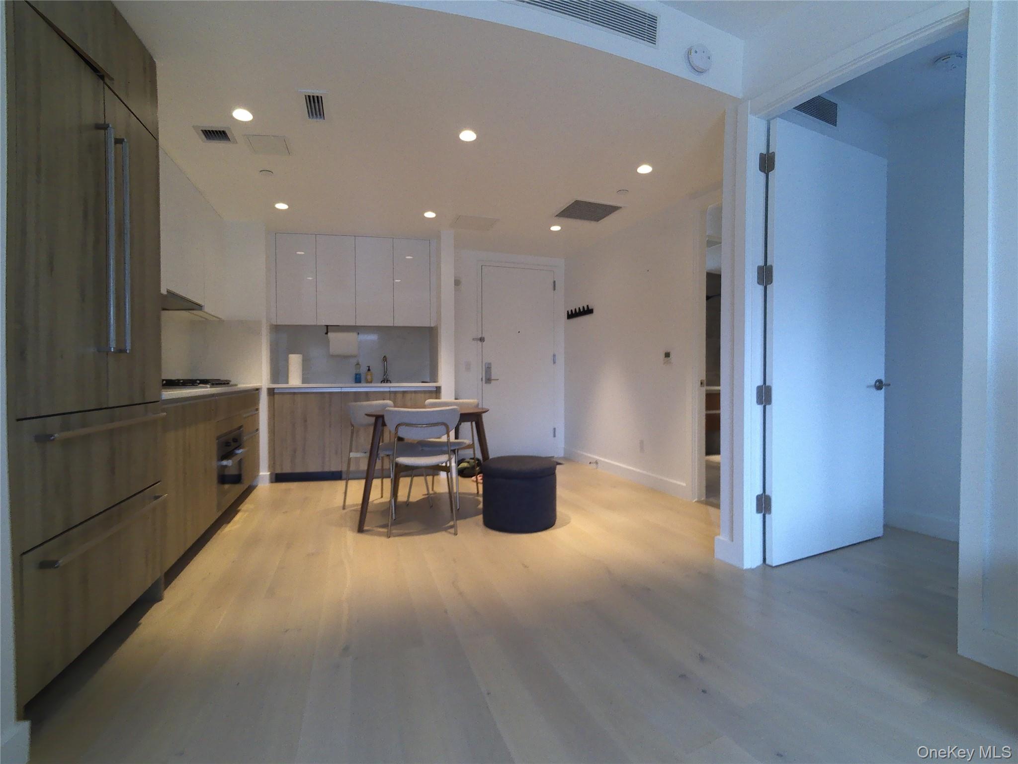 136-18 Maple Avenue, Unit 5E photo 5