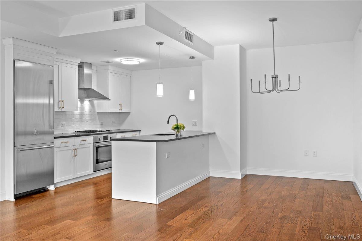 10 Byron Place, Unit 306 photo 8