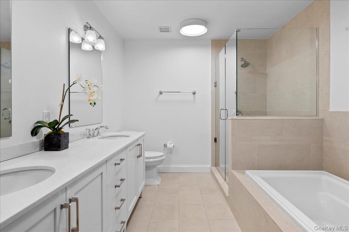 10 Byron Place, Unit 306 photo 14
