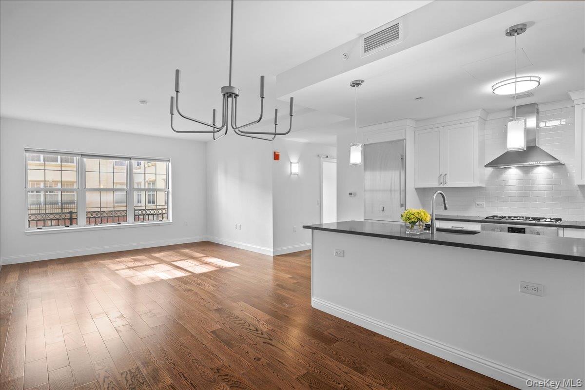 10 Byron Place, Unit 306 photo 3