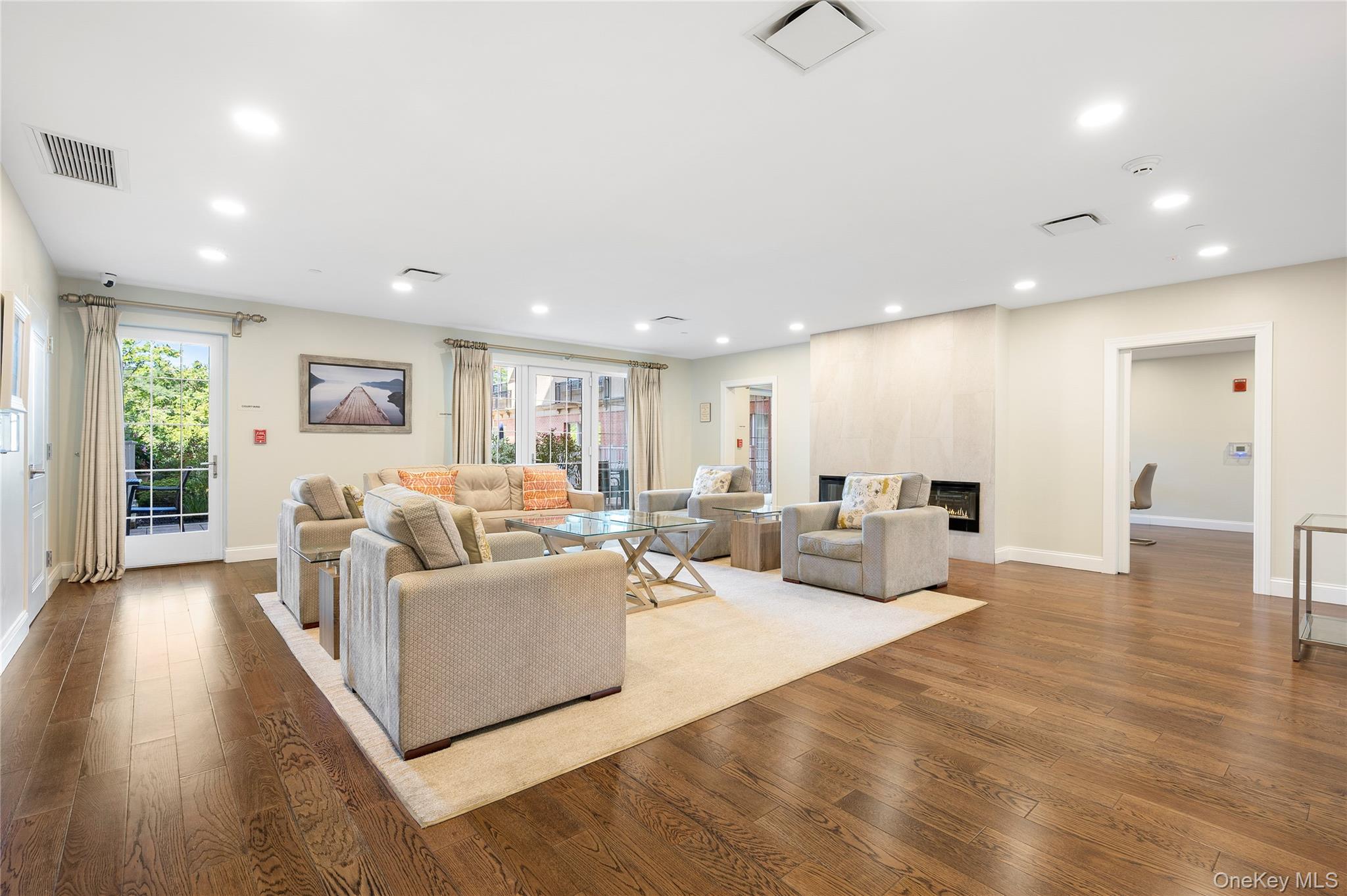 10 Byron Place, Unit 306 photo 22