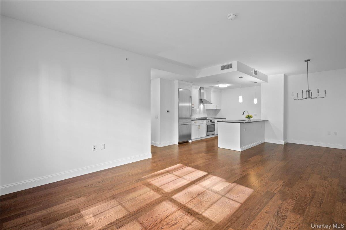 10 Byron Place, Unit 306 photo 7