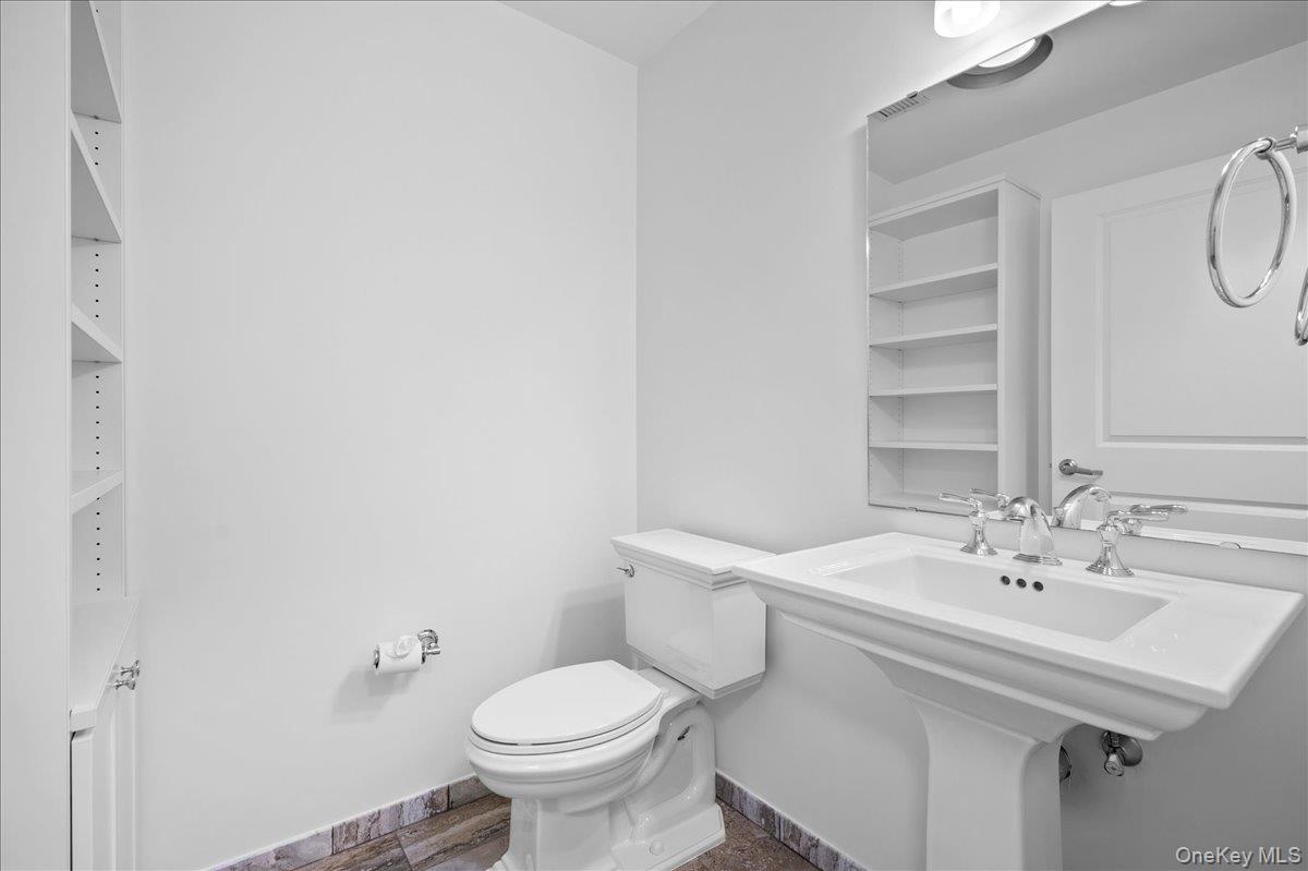 10 Byron Place, Unit 306 photo 19
