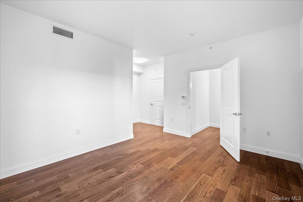 10 Byron Place, Unit 306 photo 12
